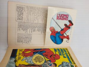 fumetti marvel con adesivi fustellati